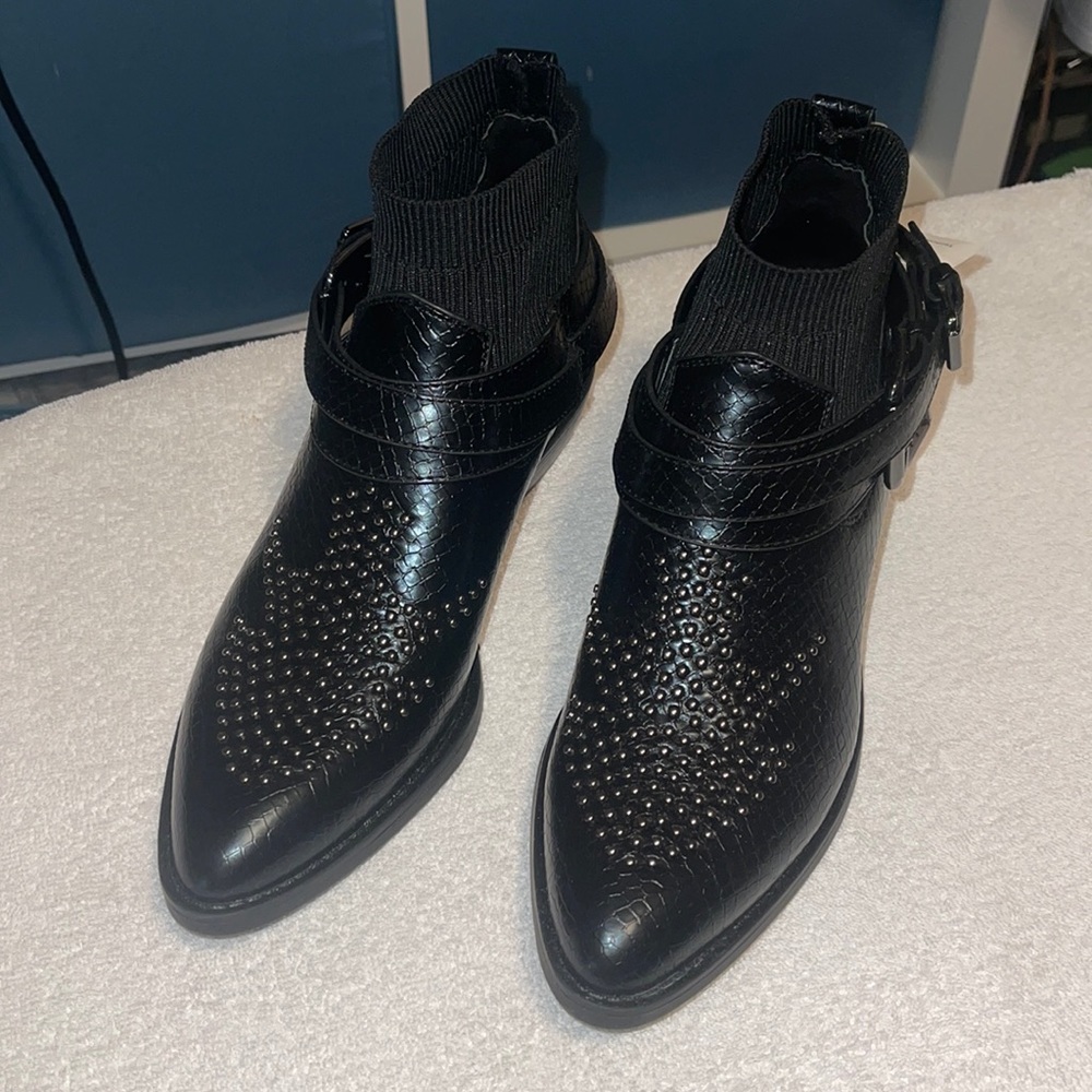 New BERSHKA black Western Faux Croc 🐊 Student Ankle Booties!